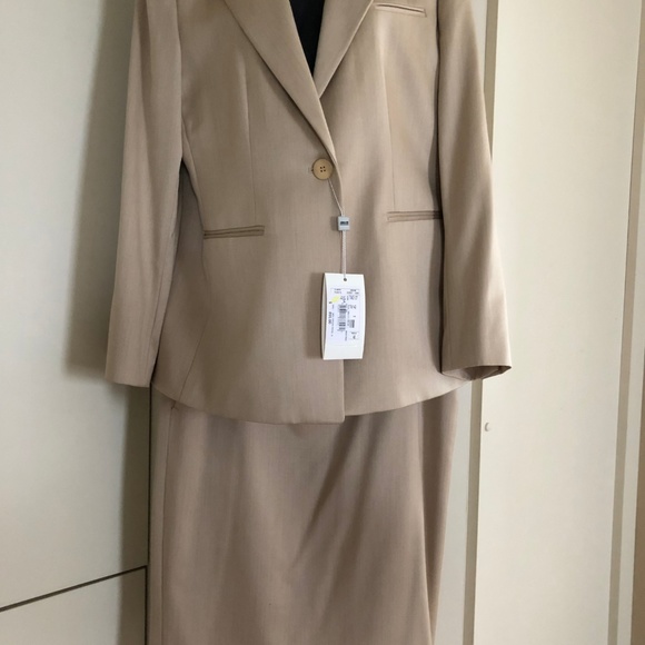 Brand New Giorgio Armani Collezioni beige suit - Picture 7 of 7